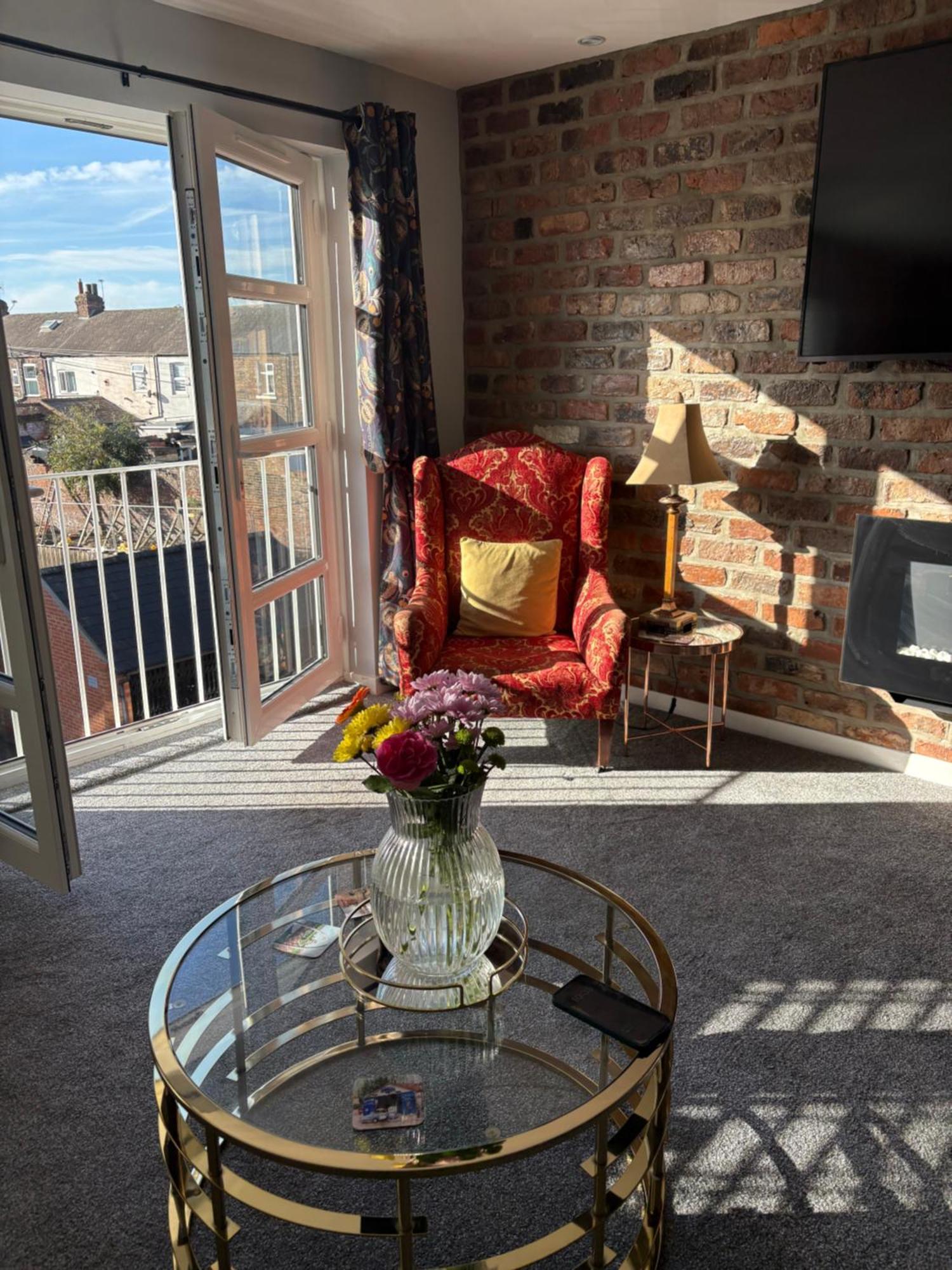Apartemen Break Of Dawn York